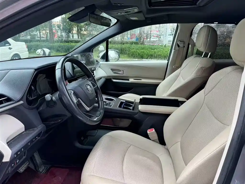 Toyota 2023 Toyota Granvia 2.5L Hybrid Premium Plus Edition 2024 - thumbnail 8