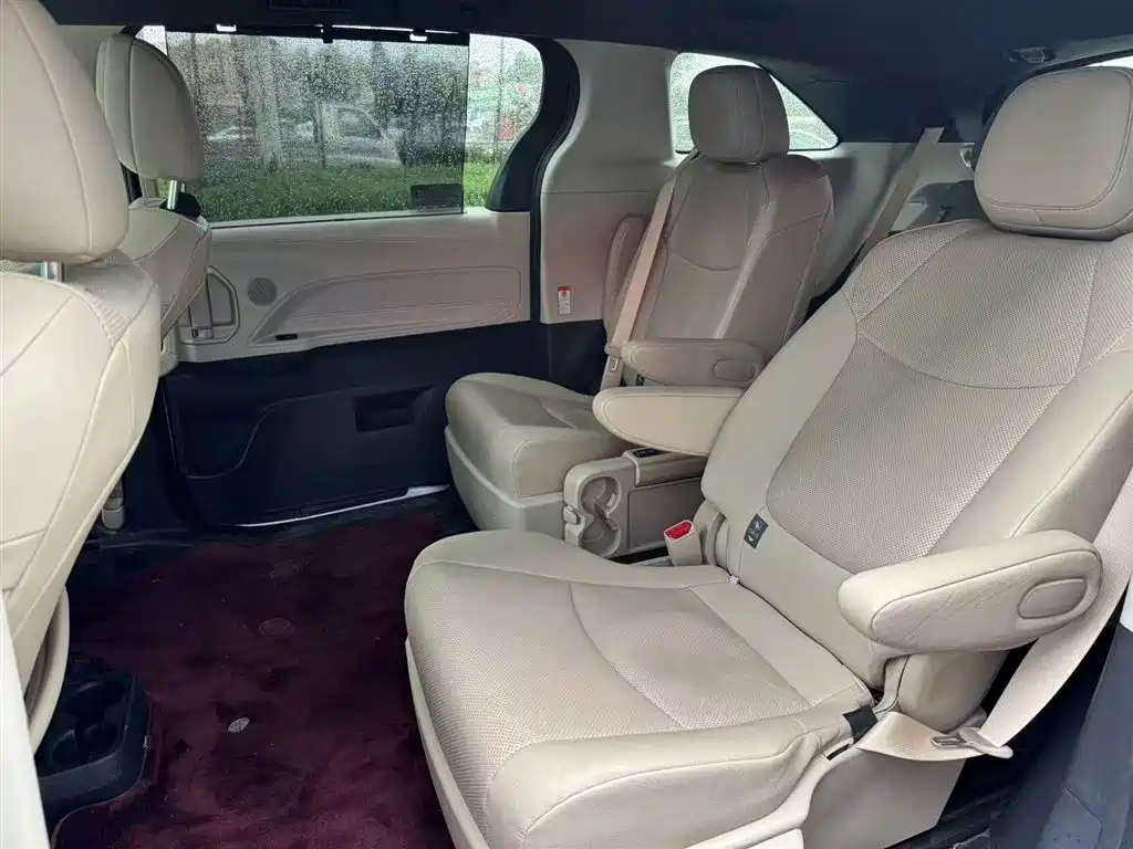 Toyota 2023 Toyota Granvia 2.5L Hybrid Premium Plus Edition 2024 - thumbnail 9