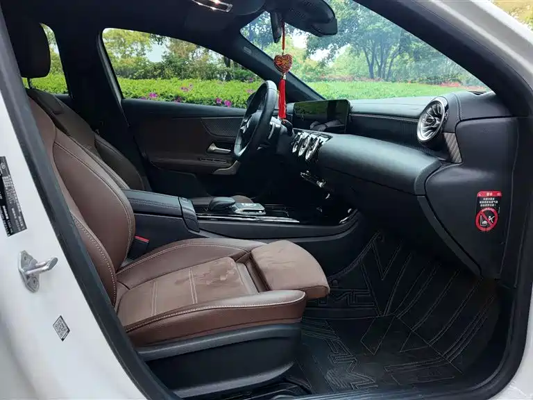 Mercedes-Benz Mercedes-Benz A-Class 2023 A 200 L Fashion Edition 2023 - thumbnail 9