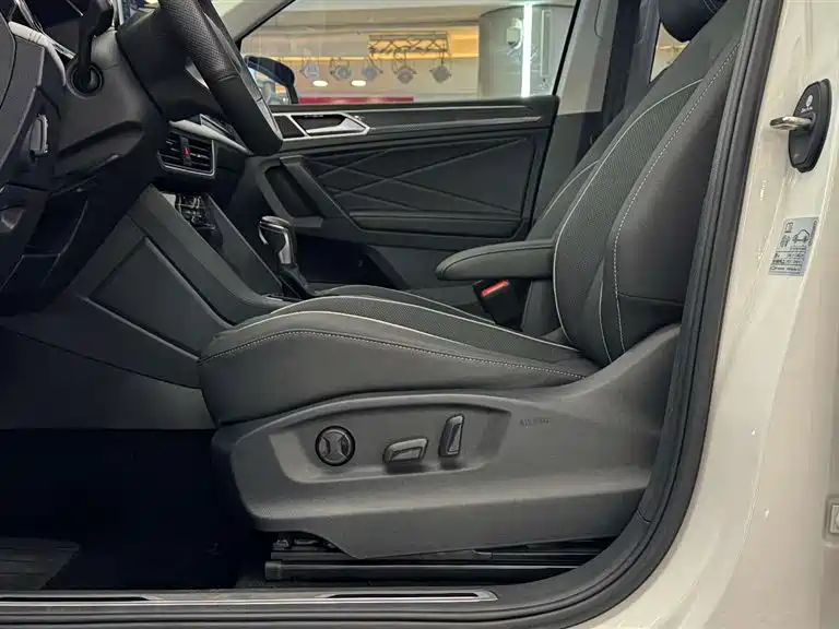 Volkswagen Volkswagen Tiguan L 2022 380TSI AWD R-Line Extended Enjoyment Edition 7-Seater 2022 - thumbnail 8
