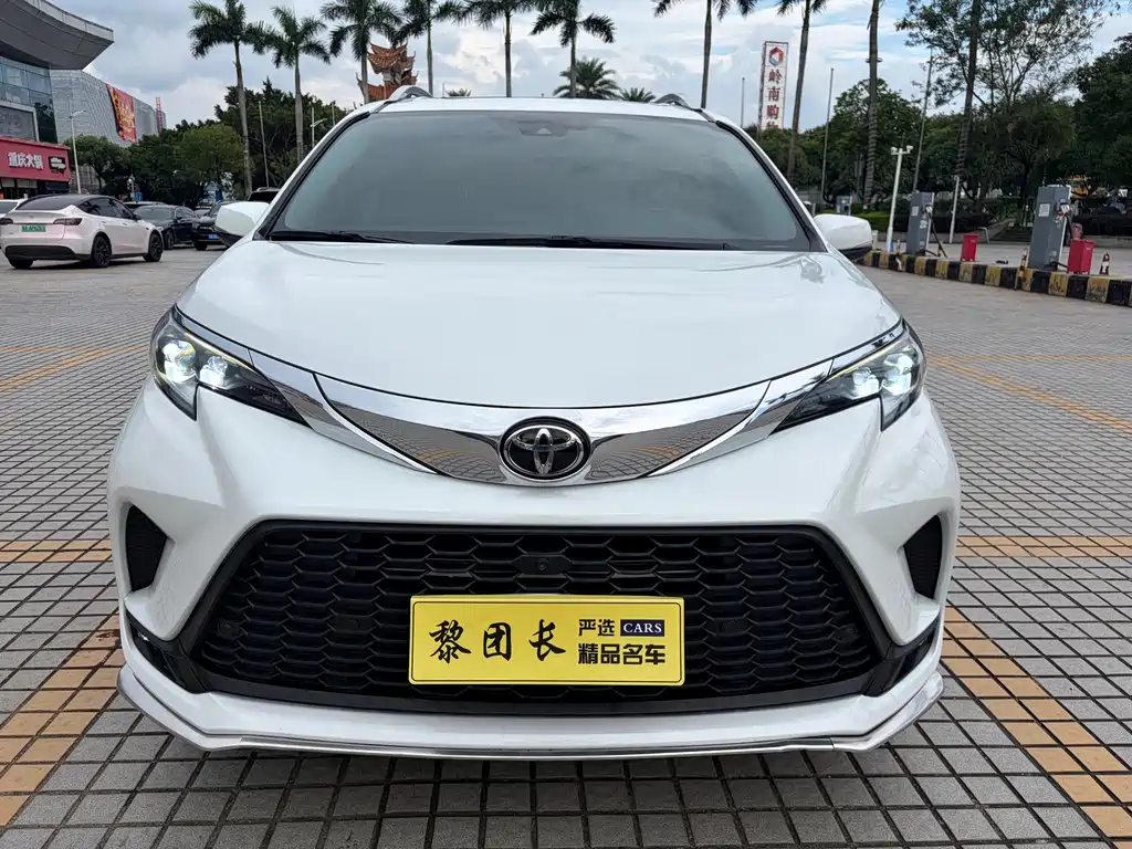 Toyota Granvia 2024 2.5L Hybrid Luxury Edition 2024 - thumbnail 2