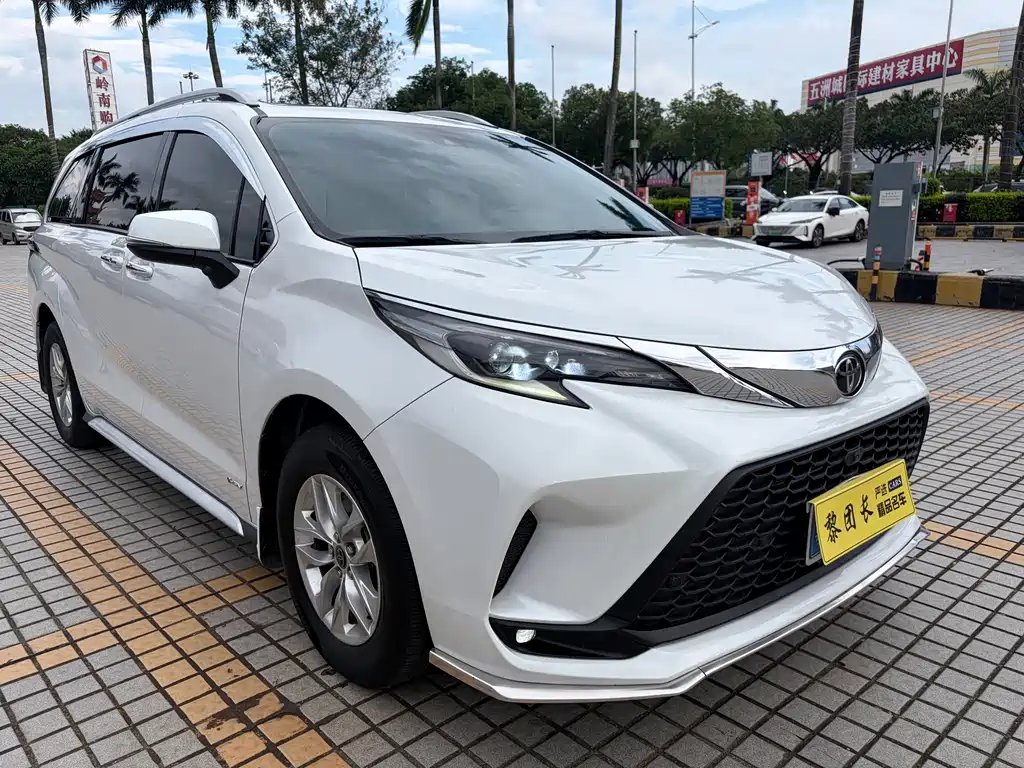 Toyota Granvia 2024 2.5L Hybrid Luxury Edition 2024 - thumbnail 3