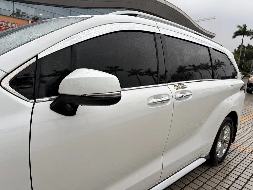 Toyota Granvia 2024 2.5L Hybrid Luxury Edition 2024 - thumbnail 8