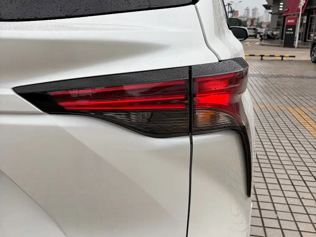 Toyota Granvia 2024 2.5L Hybrid Luxury Edition 2024 - thumbnail 21