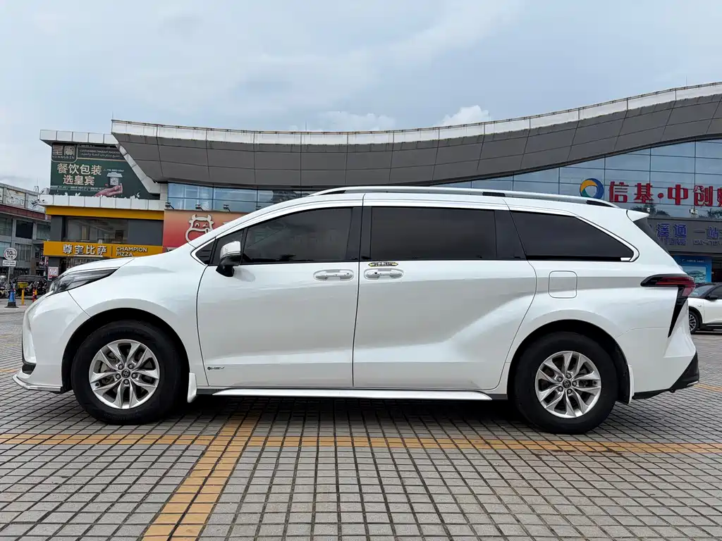 Toyota Granvia 2024 2.5L Hybrid Luxury Edition 2024 - thumbnail 27
