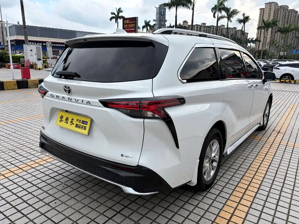 Toyota Granvia 2024 2.5L Hybrid Luxury Edition 2024 - thumbnail 28