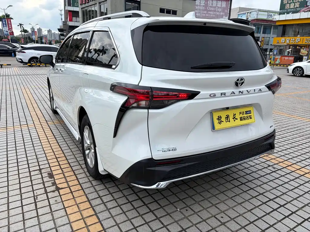 Toyota Granvia 2024 2.5L Hybrid Luxury Edition 2024 - thumbnail 30