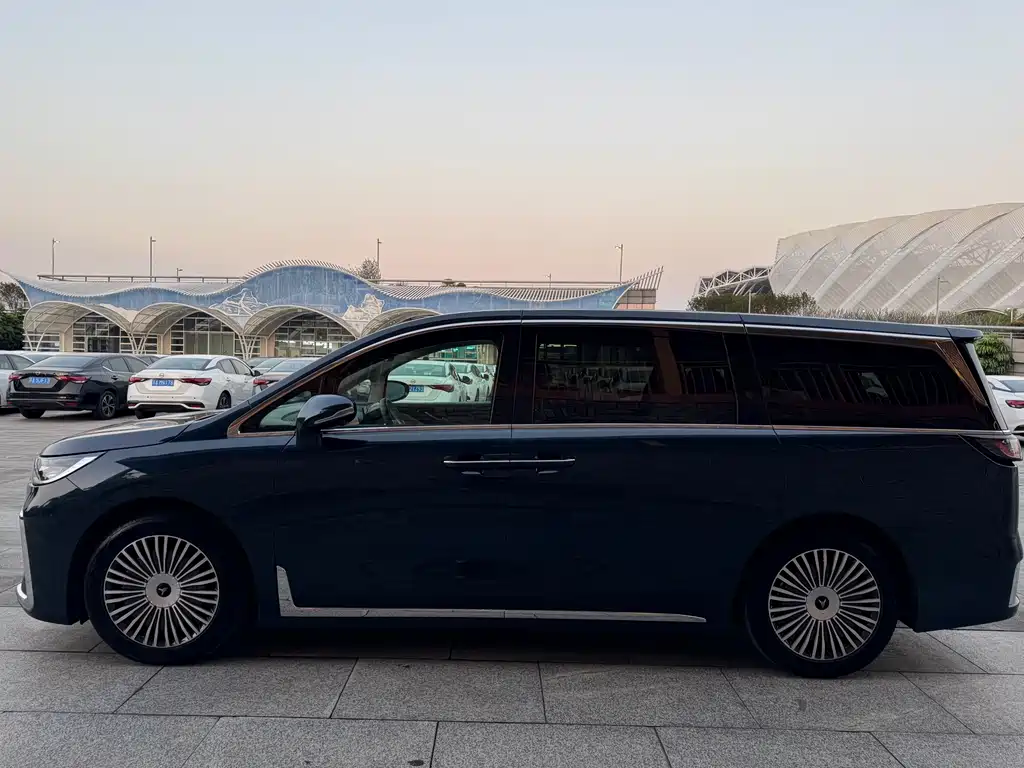Voyah Auto Voyah Dreamer 2025 PHEV AWD Excellence Kunpeng Edition 2025 - thumbnail 4