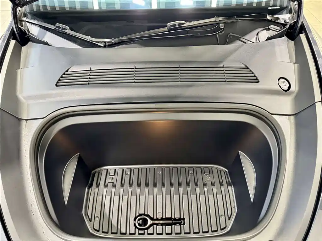 Tesla Model Y 2024 Rear-Wheel Drive 2025 - thumbnail 12