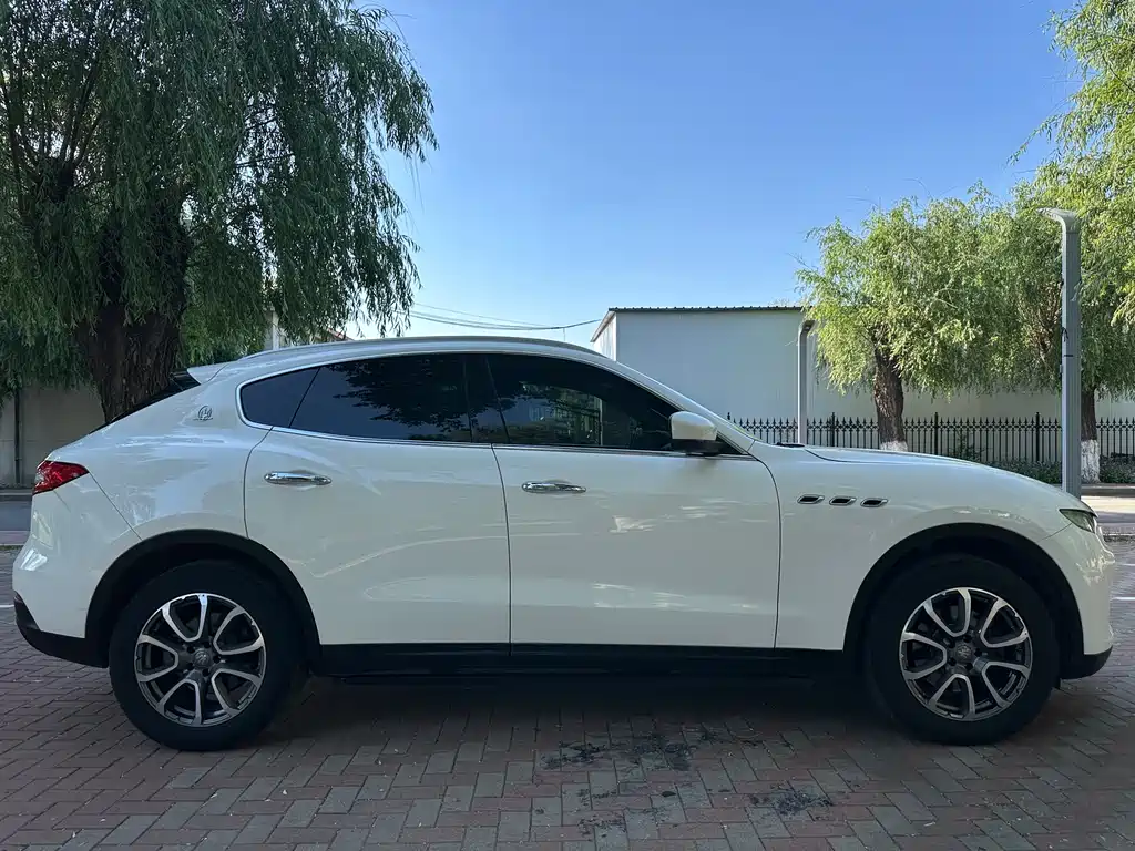 Maserati Maserati Levante 2016 3.0T Standard 2017 - thumbnail 4