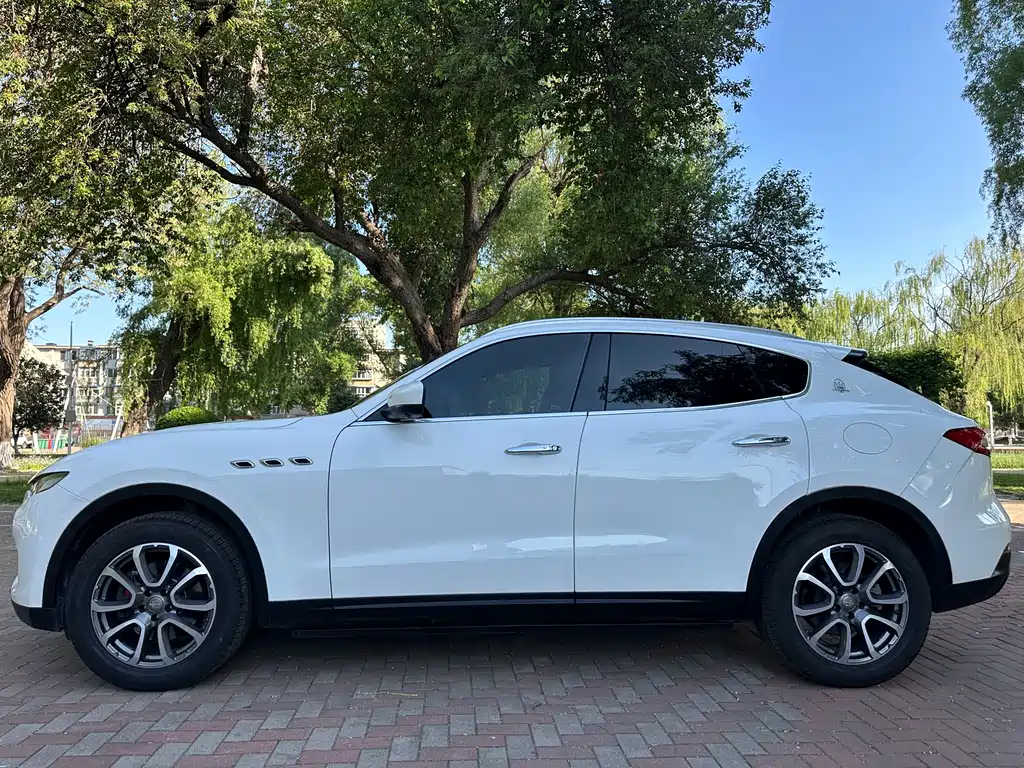 Maserati Maserati Levante 2016 3.0T Standard 2017 - thumbnail 8
