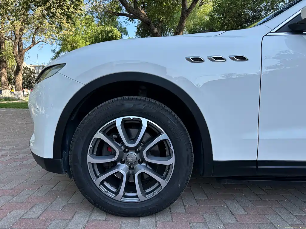 Maserati Maserati Levante 2016 3.0T Standard 2017 - thumbnail 9