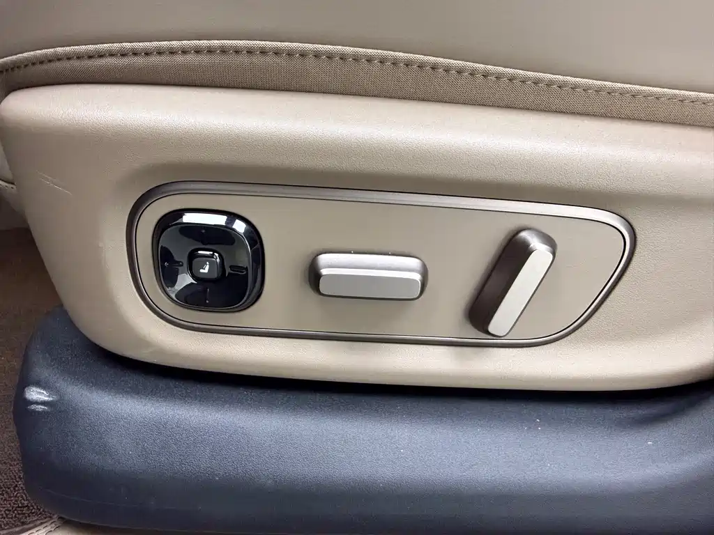 Li Auto Li Auto i6 2025 AWD Standard Edition 2026 - thumbnail 17