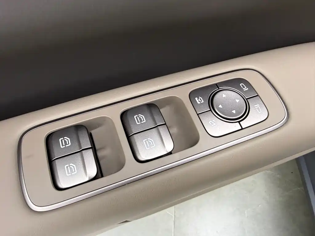 Li Auto Li Auto i6 2025 AWD Standard Edition 2026 - thumbnail 18