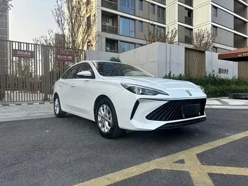 Roewe Roewe i5 2026 1.5L CVT Luxury Edition 2025 - thumbnail 3