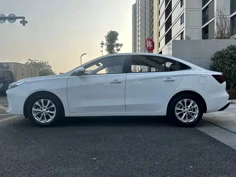 Roewe Roewe i5 2026 1.5L CVT Luxury Edition 2025 - thumbnail 5