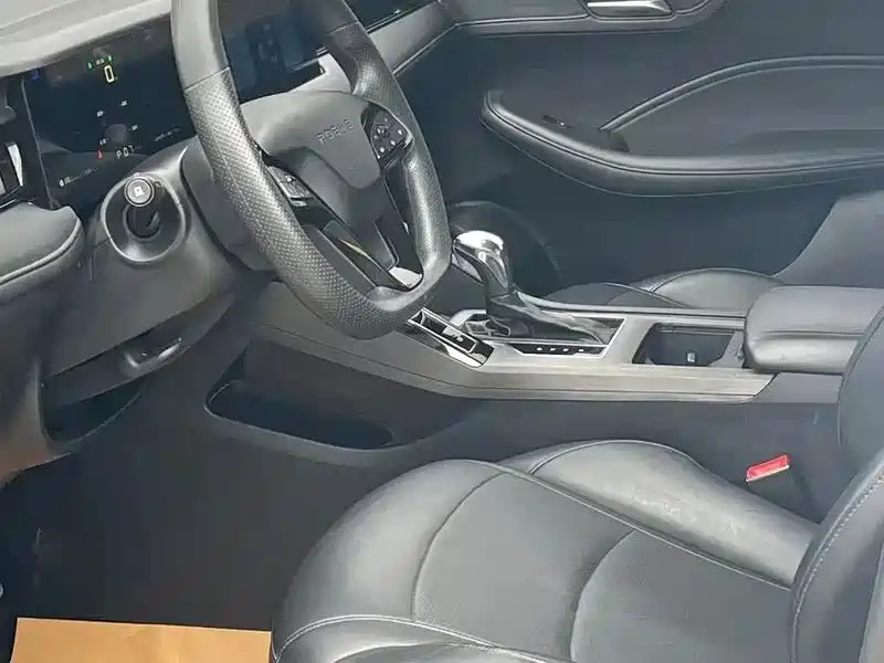 Roewe Roewe i5 2026 1.5L CVT Luxury Edition 2025 - thumbnail 6