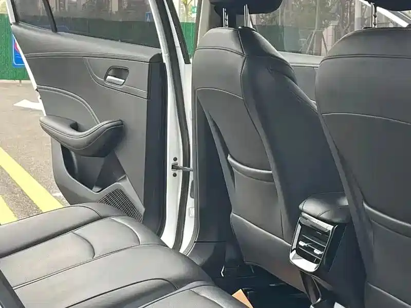 Roewe Roewe i5 2026 1.5L CVT Luxury Edition 2025 - thumbnail 8