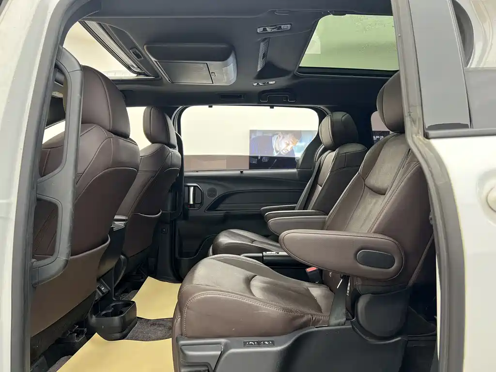 Toyota Sienna 2023 2.5L Hybrid Platinum Edition 2024 - thumbnail 3