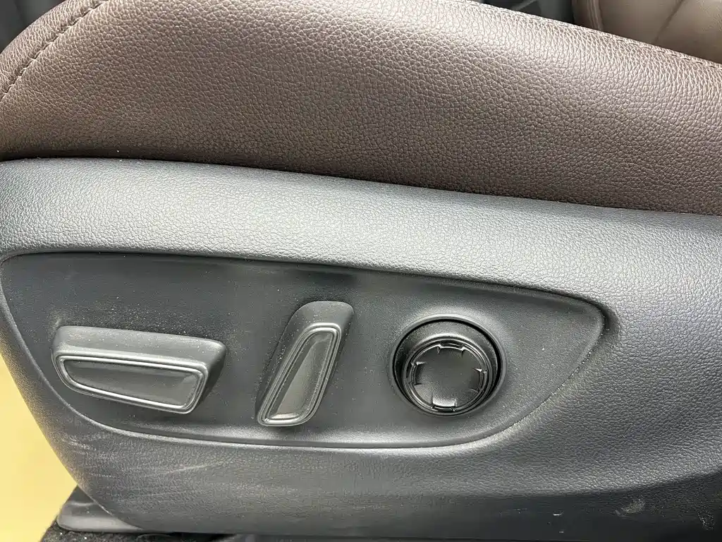 Toyota Sienna 2023 2.5L Hybrid Platinum Edition 2024 - thumbnail 4