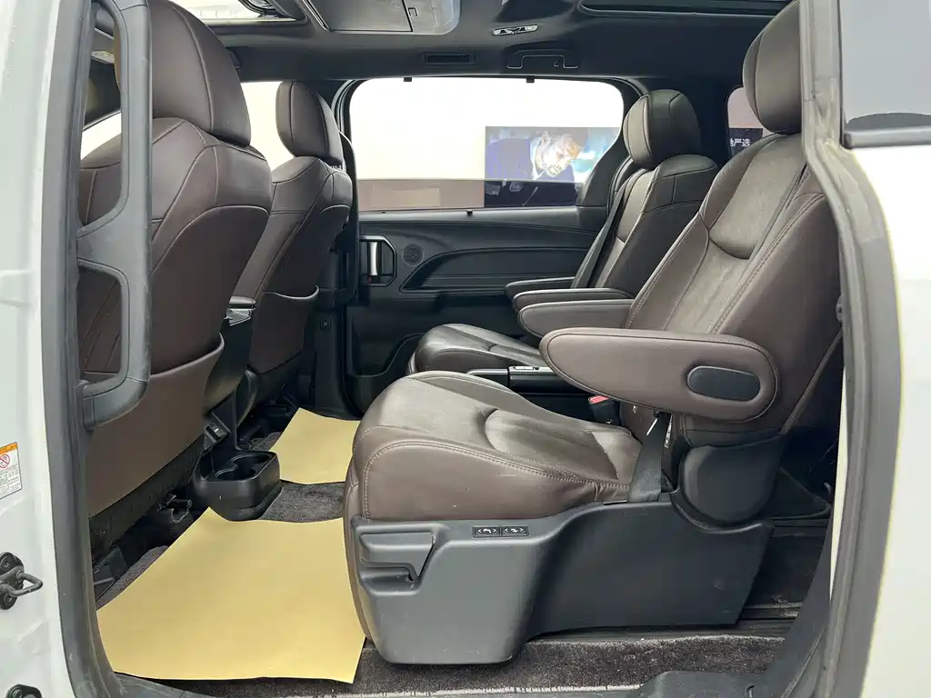 Toyota Sienna 2023 2.5L Hybrid Platinum Edition 2024 - thumbnail 5