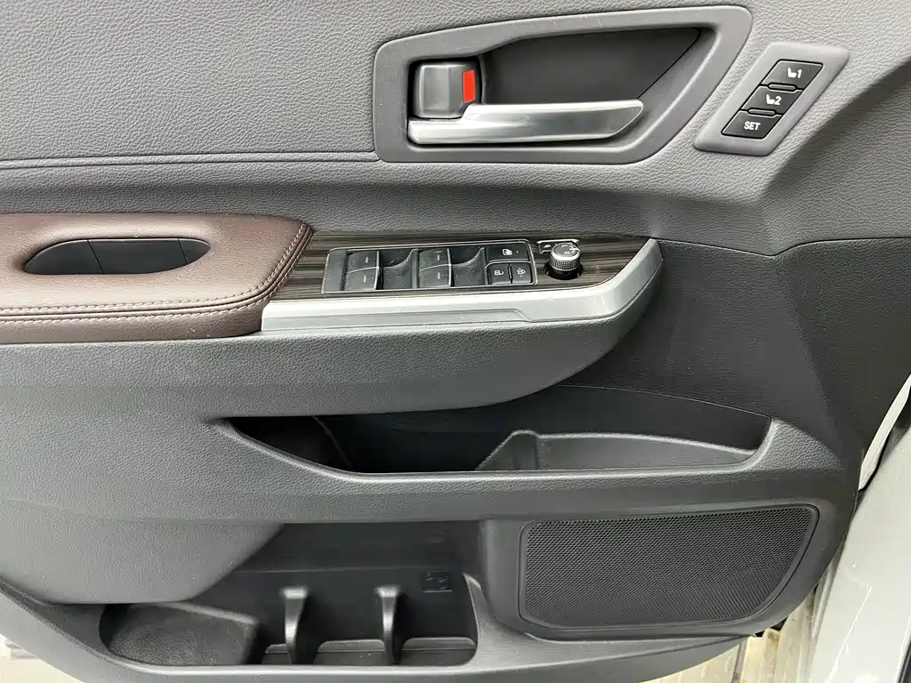 Toyota Sienna 2023 2.5L Hybrid Platinum Edition 2024 - thumbnail 7
