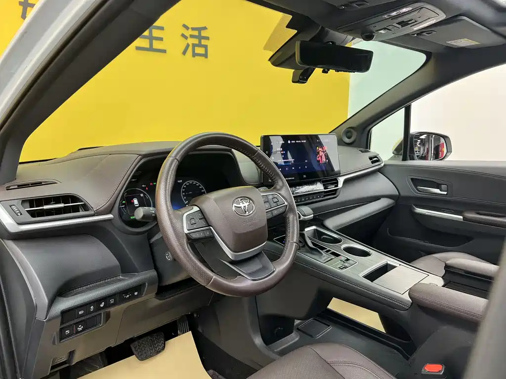 Toyota Sienna 2023 2.5L Hybrid Platinum Edition 2024 - thumbnail 8