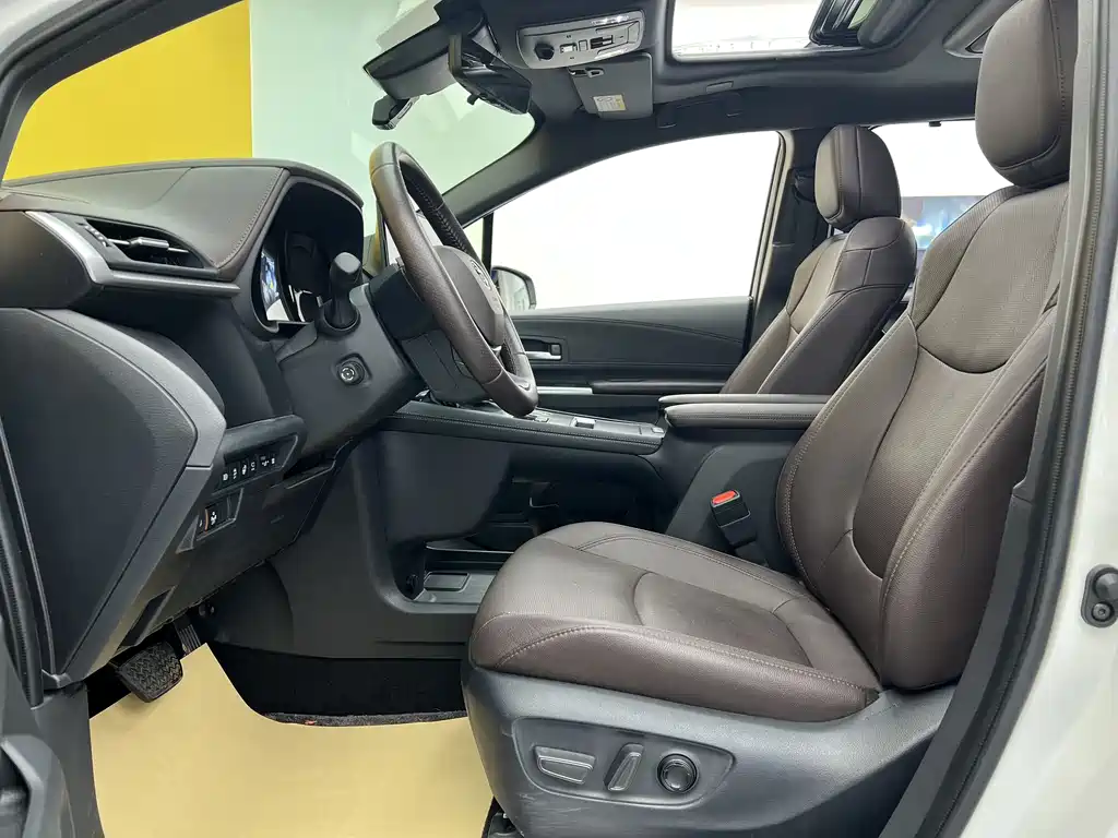 Toyota Sienna 2023 2.5L Hybrid Platinum Edition 2024 - thumbnail 9