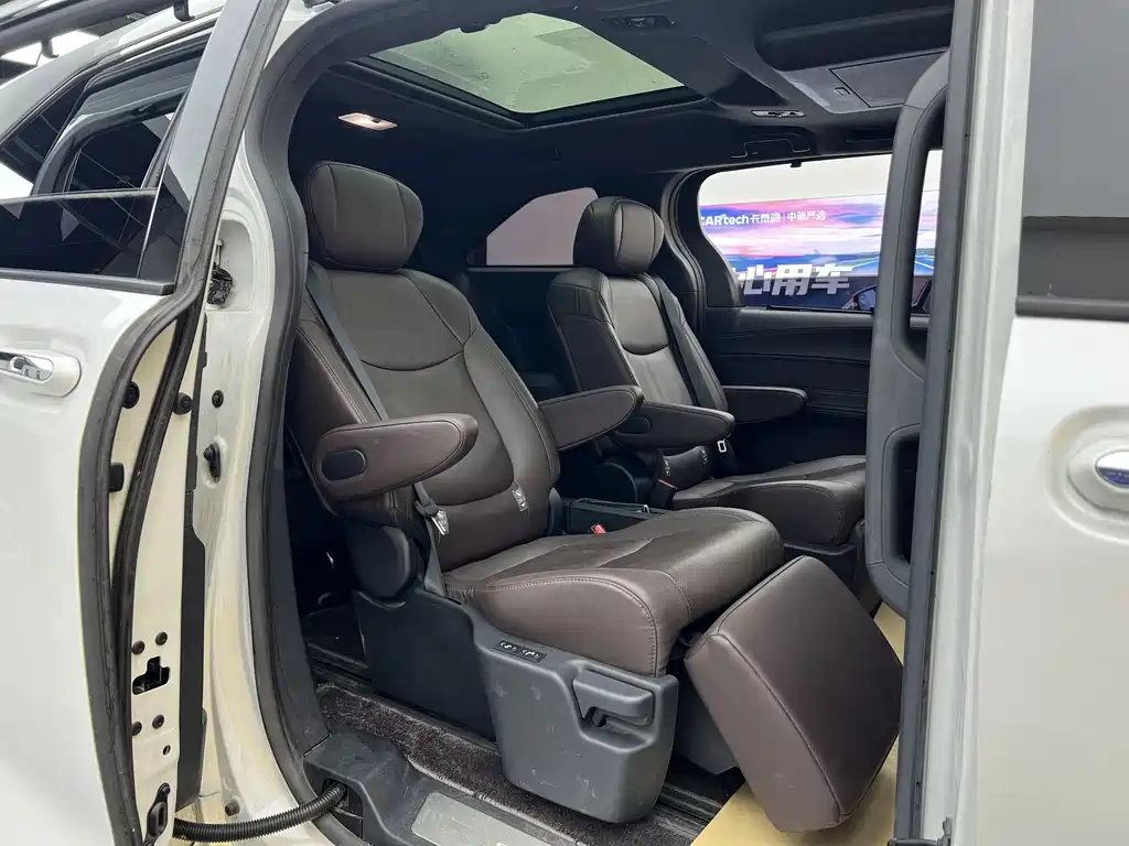 Toyota Sienna 2023 2.5L Hybrid Platinum Edition 2024 - thumbnail 30