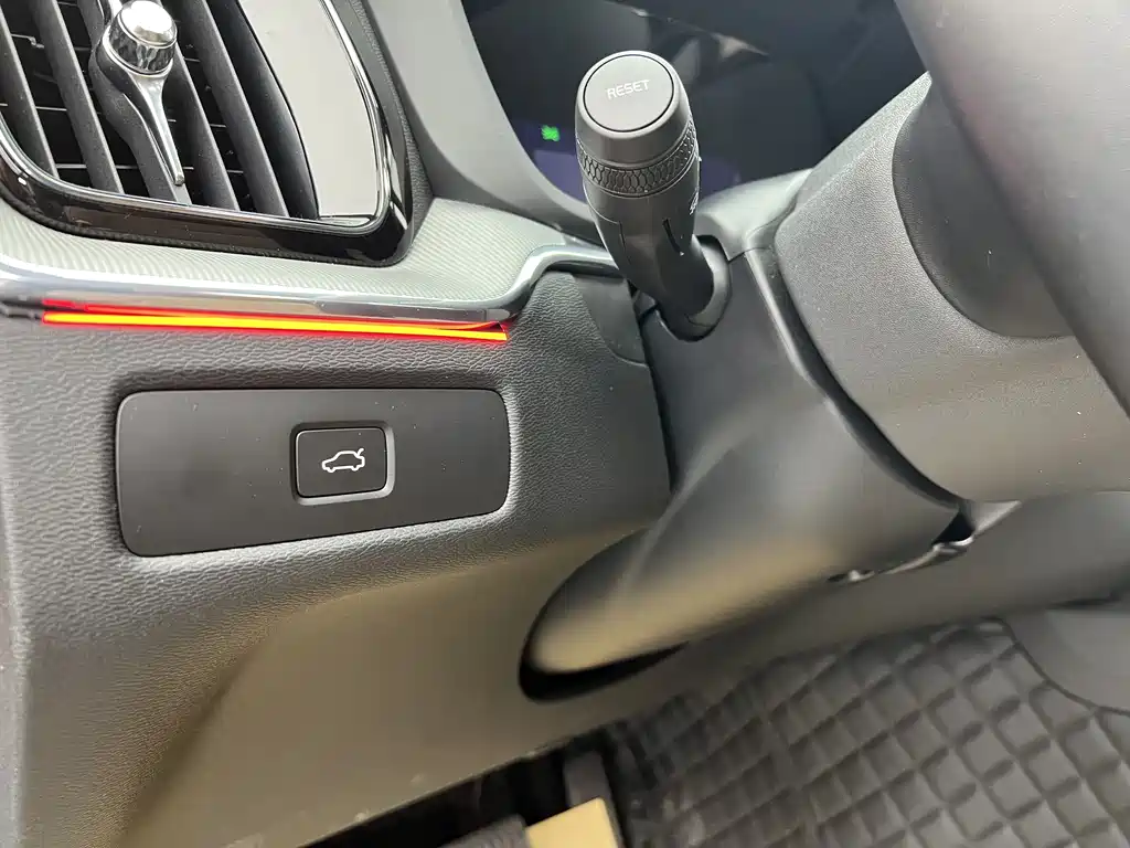 Volvo Volvo XC60 2026 B5 AWD Momentum 2025 - thumbnail 4