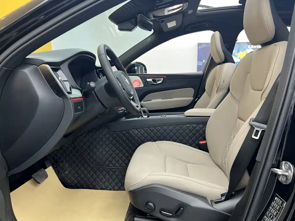 Volvo Volvo XC60 2026 B5 AWD Momentum 2025 - thumbnail 6