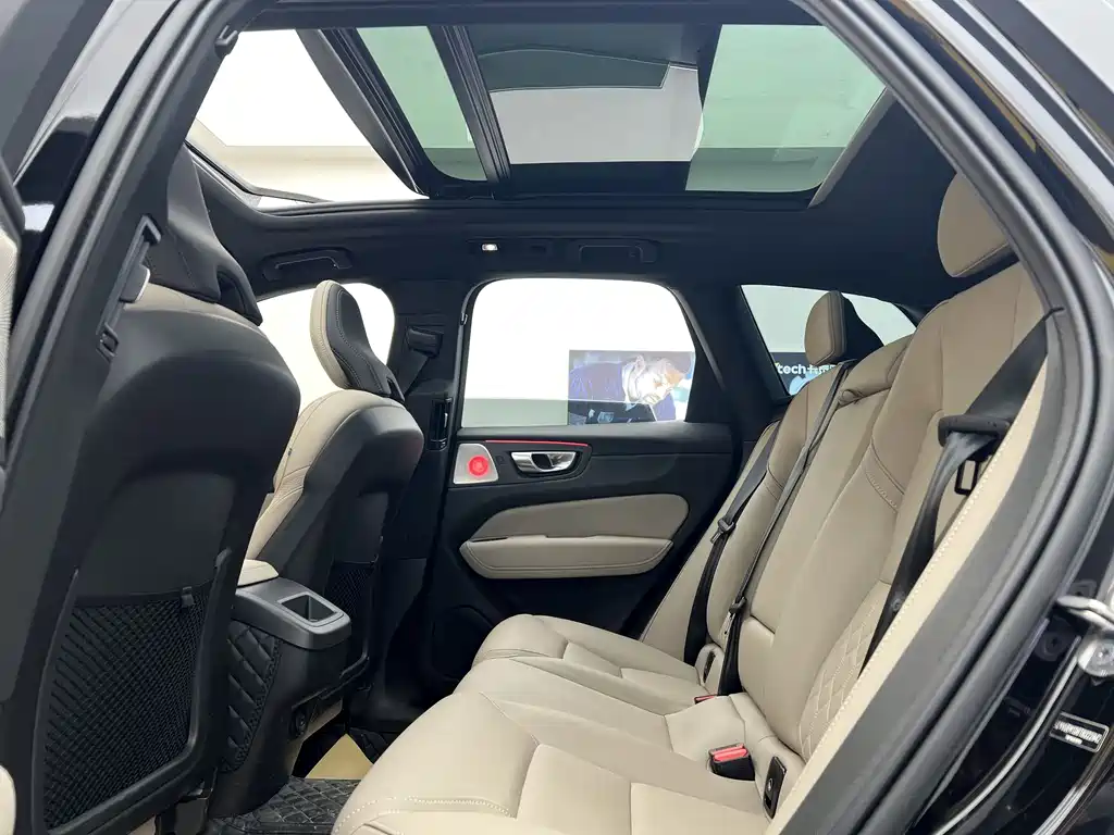 Volvo Volvo XC60 2026 B5 AWD Momentum 2025 - thumbnail 24