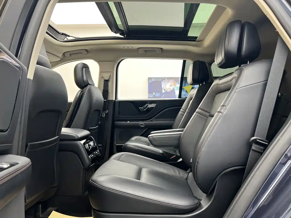 Lincoln Lincoln Aviator 2022 3.0T V6 AWD Premium Edition 2022 - thumbnail 6