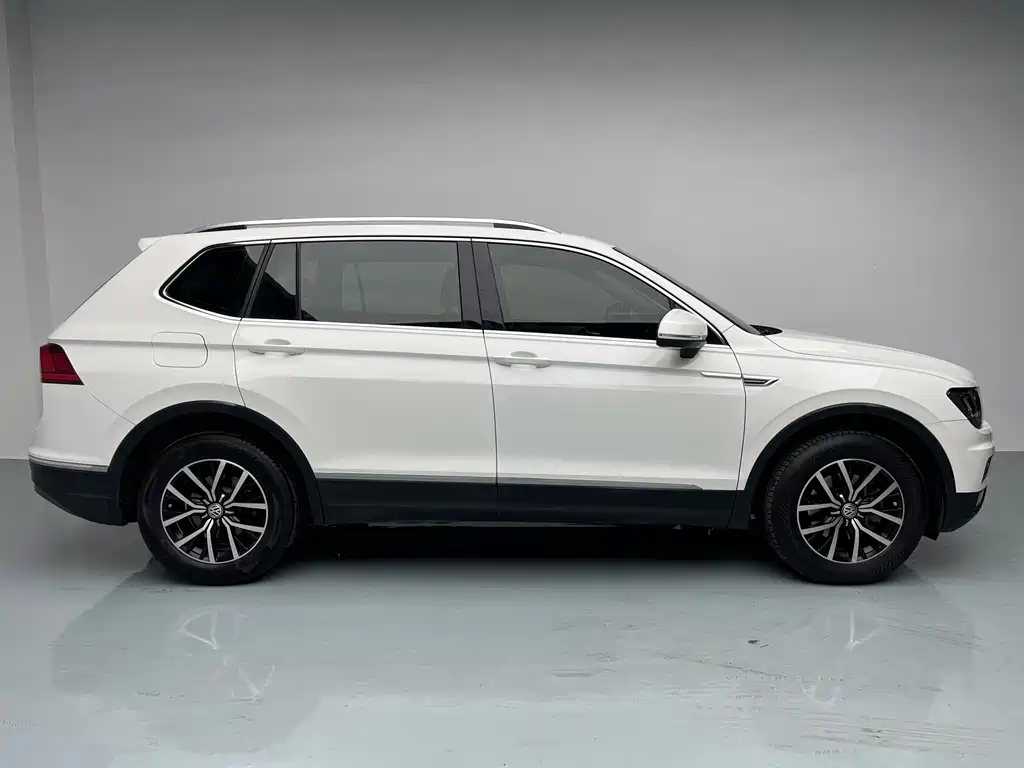 Volkswagen Tiguan L 2018 Facelift 330TSI Automatic FWD Luxury Edition 2019 - thumbnail 5