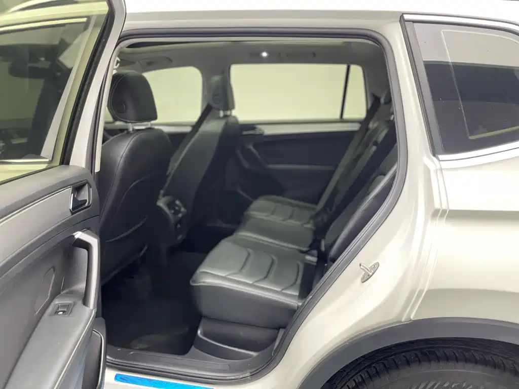 Volkswagen Tiguan L 2018 Facelift 330TSI Automatic FWD Luxury Edition 2019 - thumbnail 11