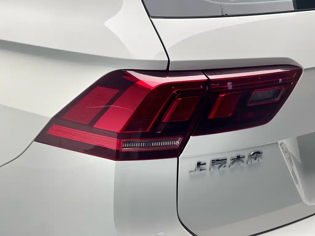 Volkswagen Tiguan L 2018 Facelift 330TSI Automatic FWD Luxury Edition 2019 - thumbnail 16