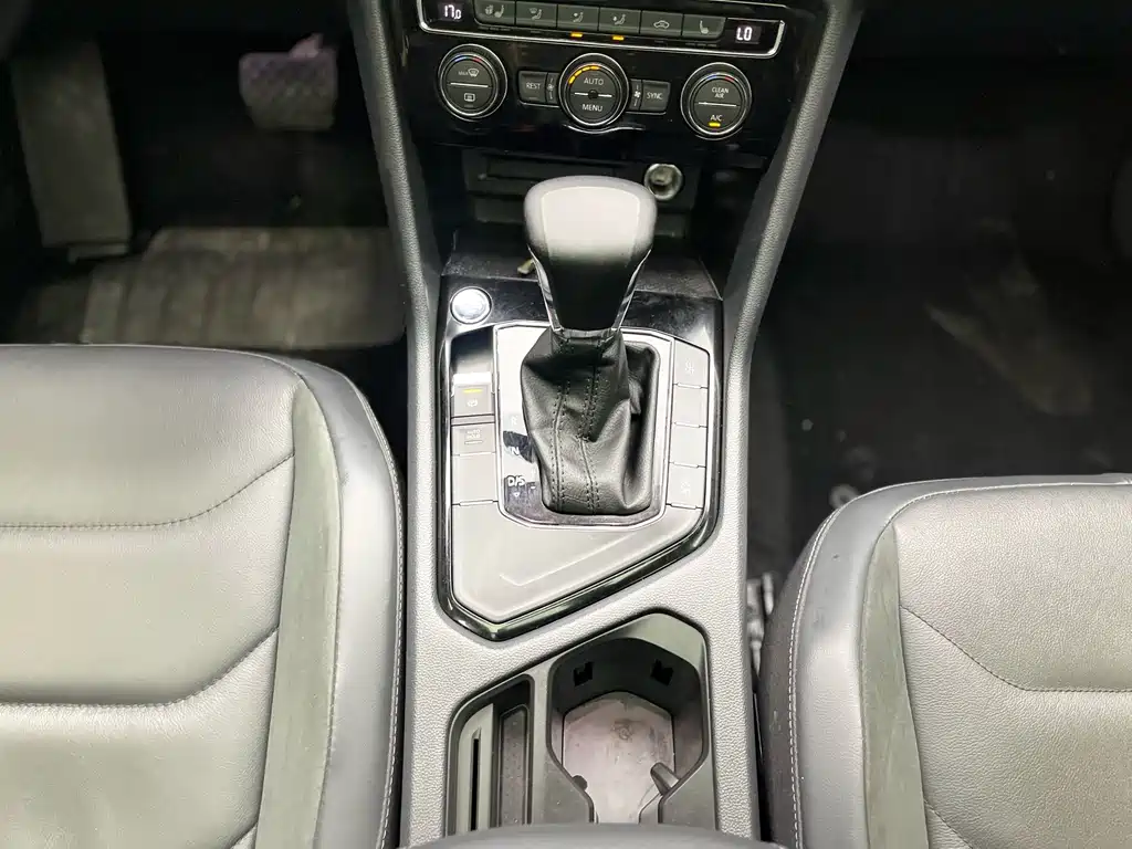 Volkswagen Tiguan L 2018 Facelift 330TSI Automatic FWD Luxury Edition 2019 - thumbnail 19