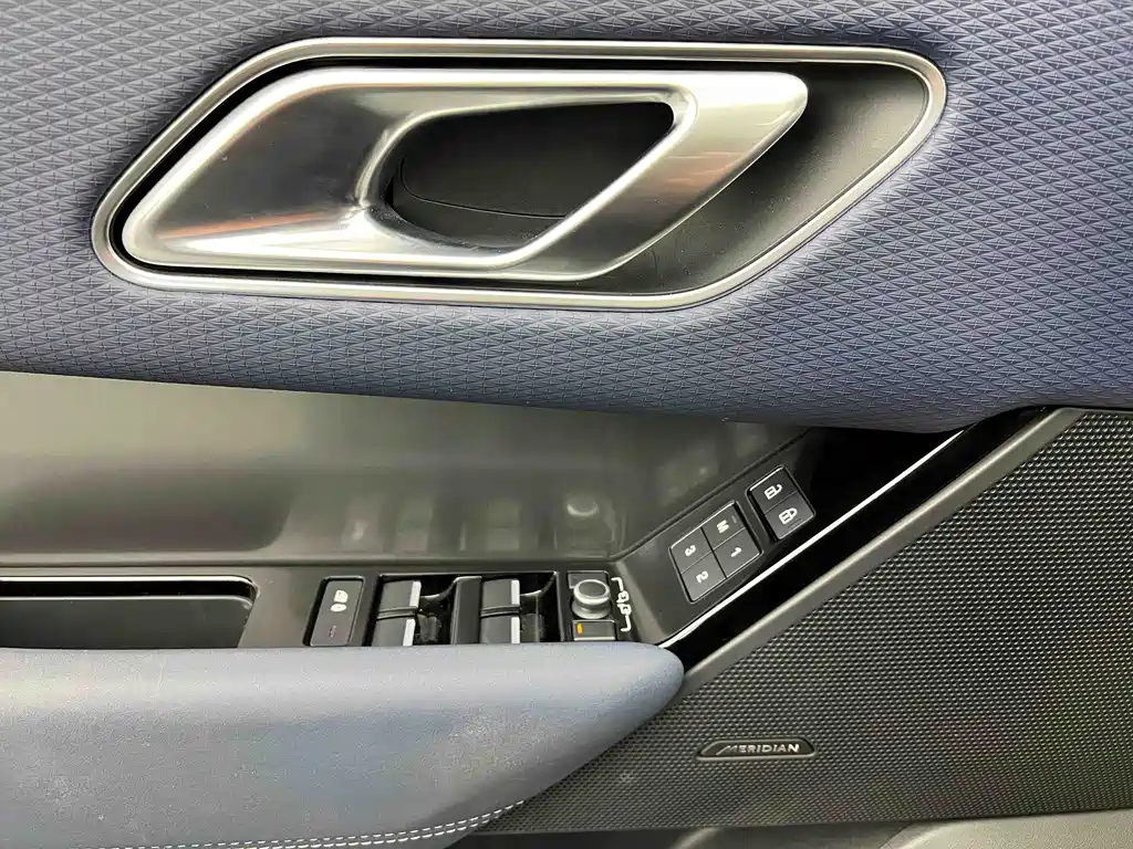 Land Rover Range Rover Velar 2022 250PS 2023 - thumbnail 4