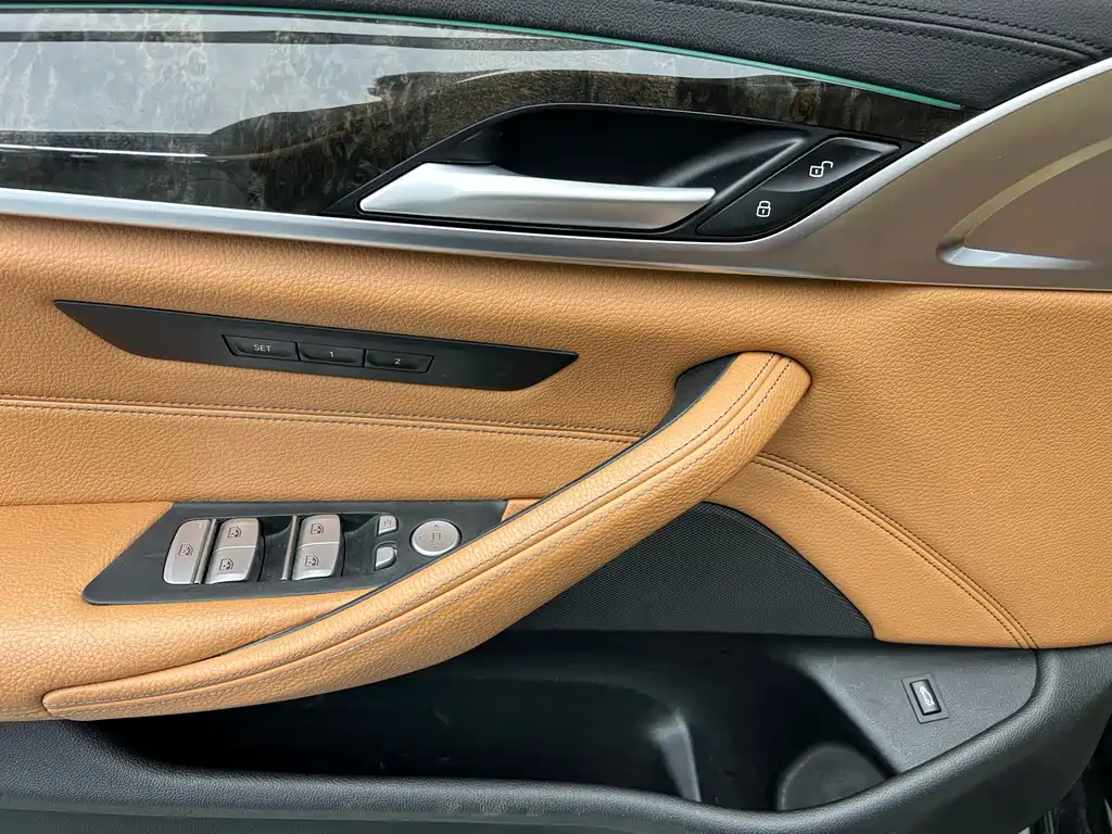 BMW 2018 BMW 5 Series LCI 530Li Leading Edition M Sport Package 2018 - thumbnail 3
