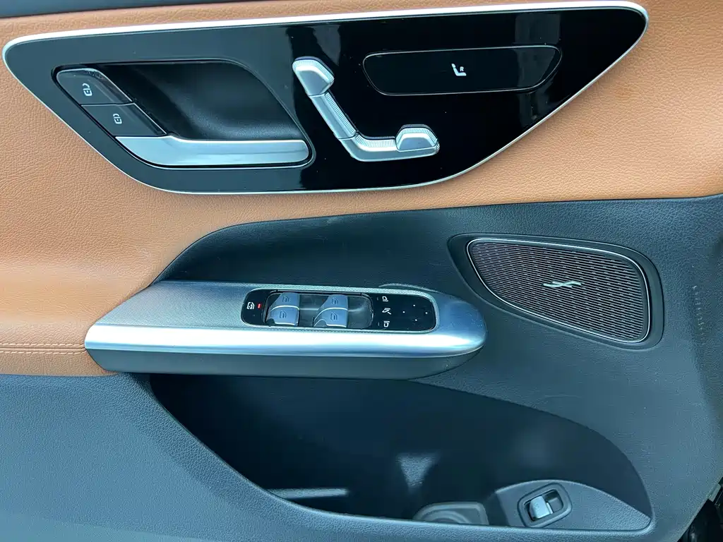 Mercedes-Benz Mercedes-Benz GLC 260 L 4MATIC Dynamic 7-Seater 2023 - thumbnail 3