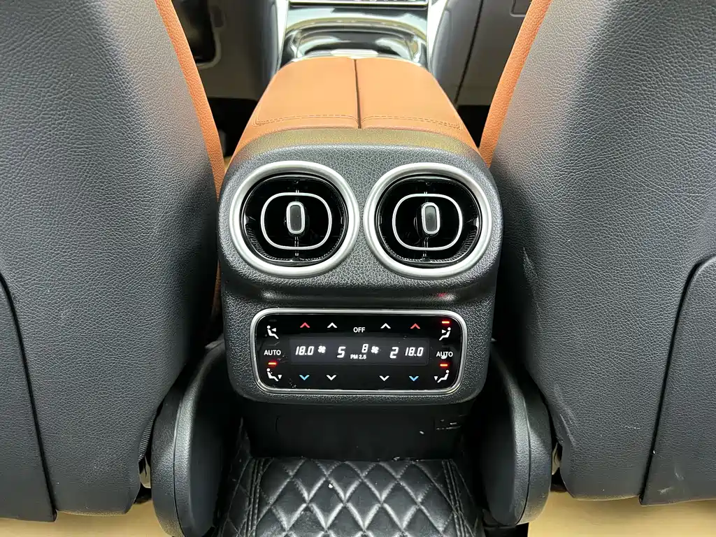 Mercedes-Benz Mercedes-Benz GLC 260 L 4MATIC Dynamic 7-Seater 2023 - thumbnail 26
