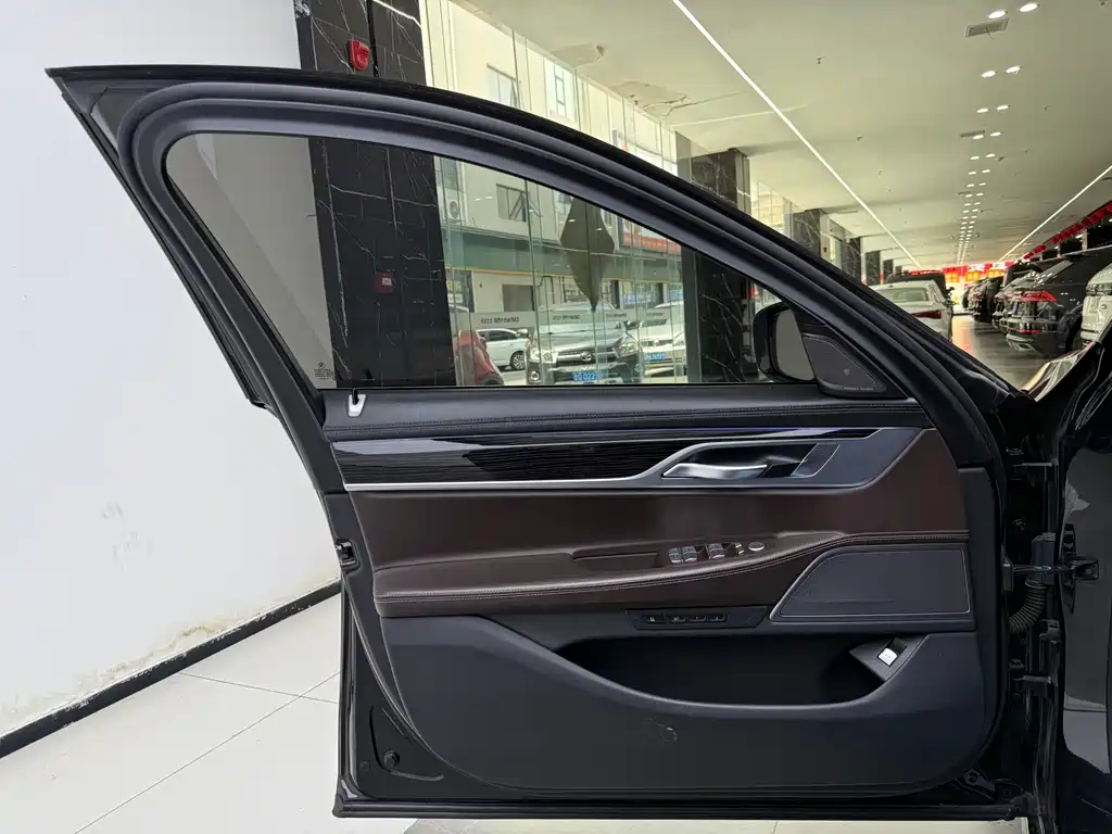 BMW BMW 7 Series 2019 Facelift 730Li M Sport Package 2020 - thumbnail 9