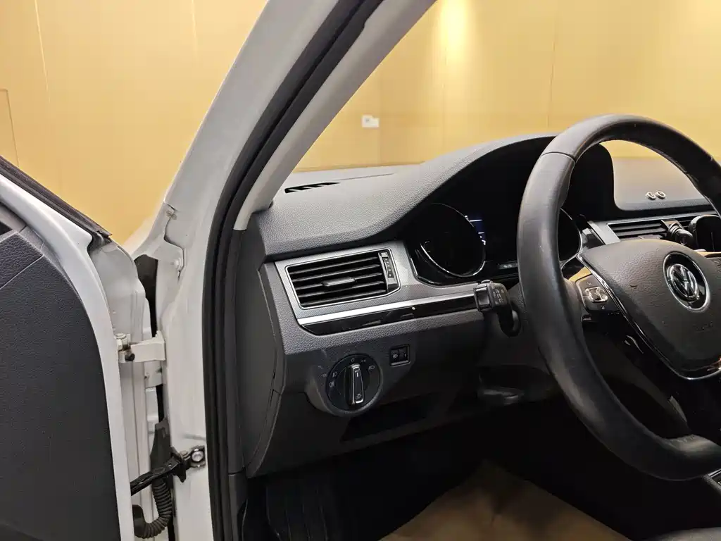 Volkswagen Volkswagen Bora 2018 1.5L Automatic Comfort 2018 - thumbnail 11