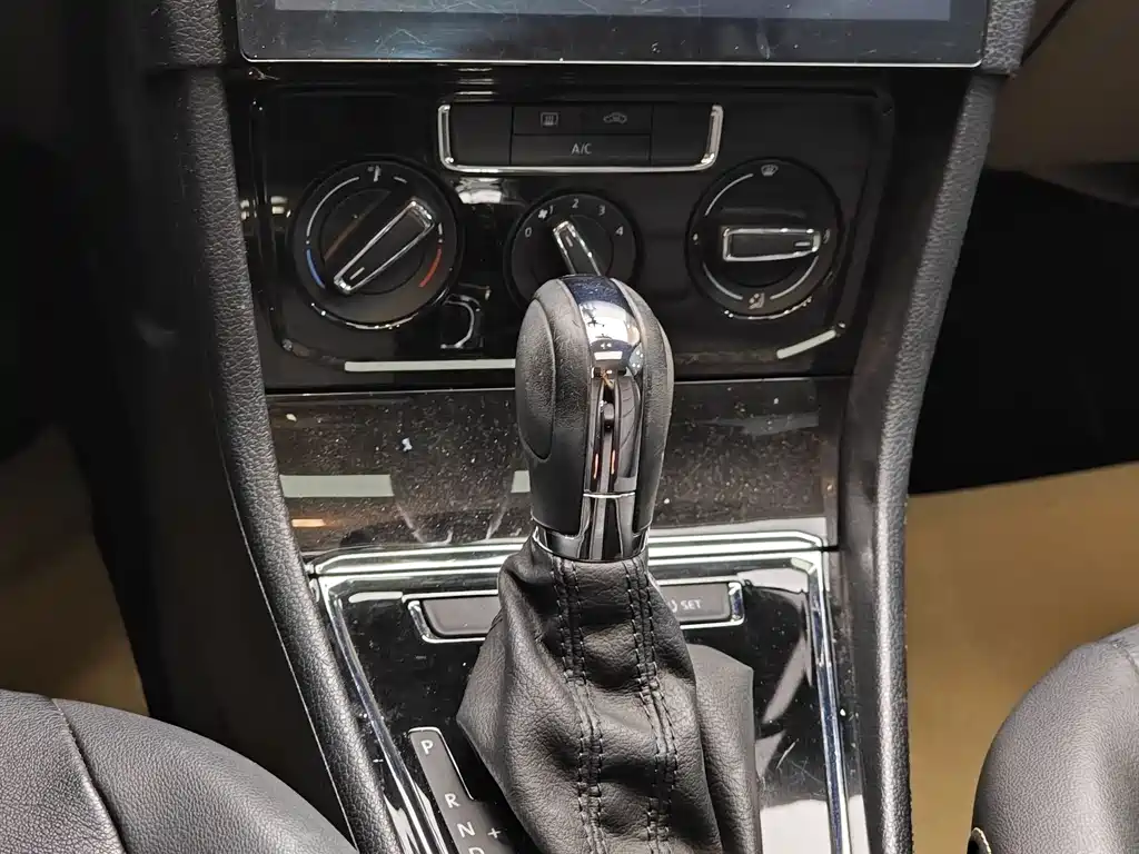 Volkswagen Volkswagen Bora 2018 1.5L Automatic Comfort 2018 - thumbnail 17