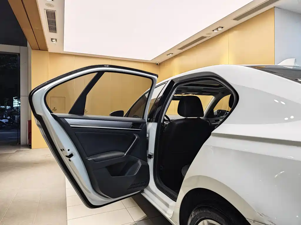 Volkswagen Volkswagen Bora 2018 1.5L Automatic Comfort 2018 - thumbnail 20