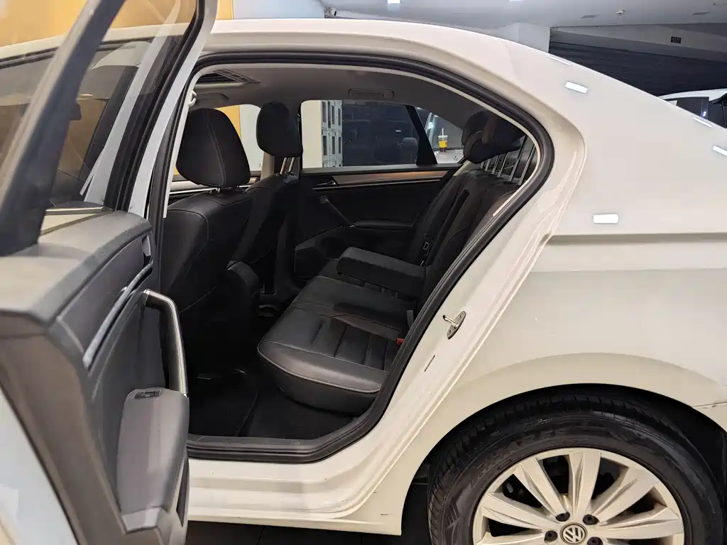 Volkswagen Volkswagen Bora 2018 1.5L Automatic Comfort 2018 - thumbnail 21