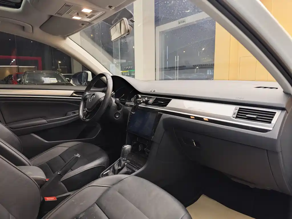 Volkswagen Volkswagen Bora 2018 1.5L Automatic Comfort 2018 - thumbnail 30