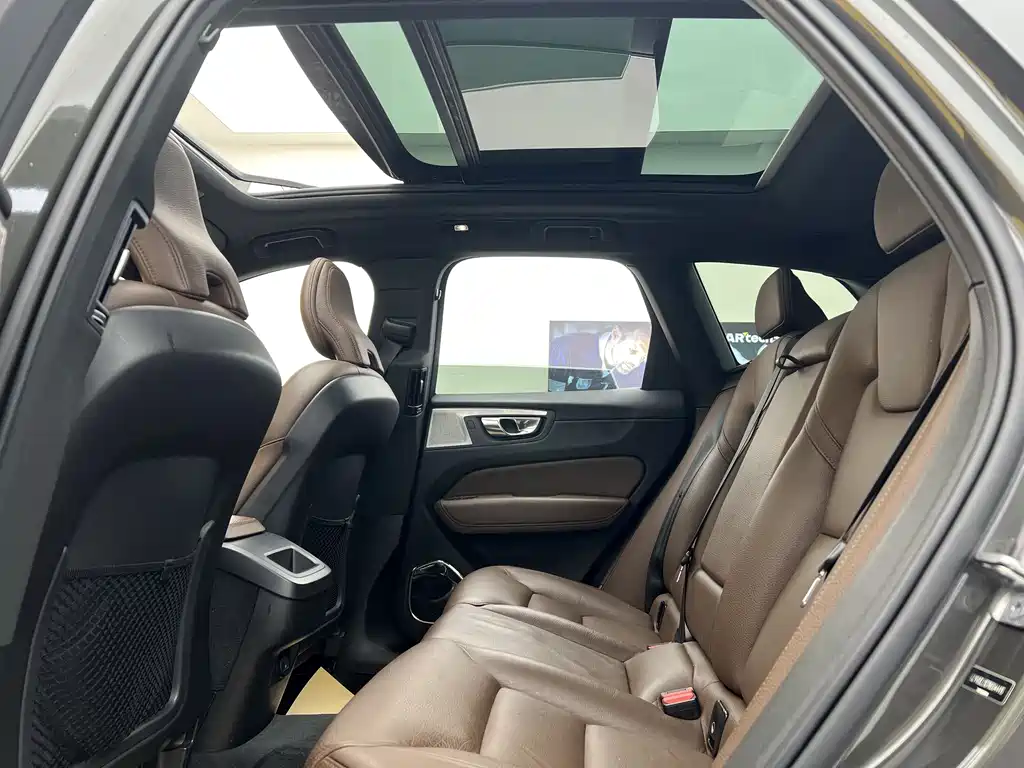 Volvo Volvo XC60 2022 B5 AWD Momentum 2022 - thumbnail 6