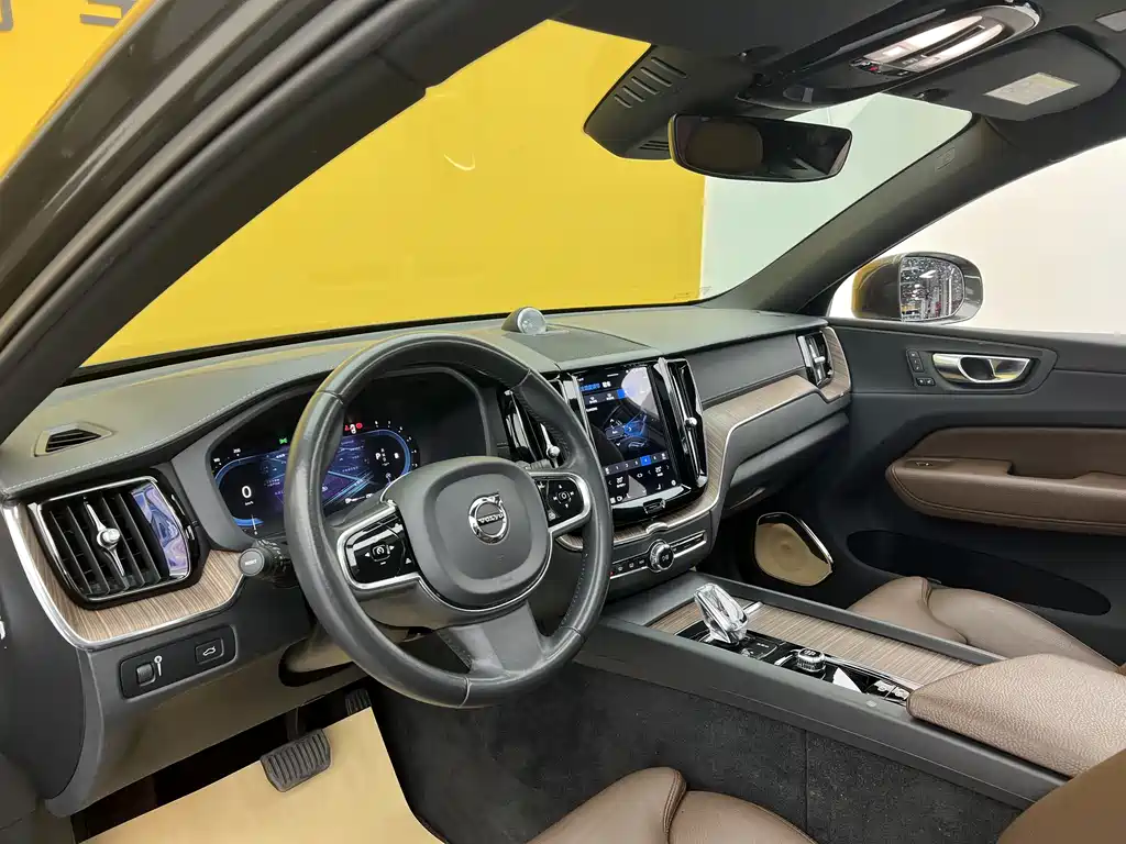 Volvo Volvo XC60 2022 B5 AWD Momentum 2022 - thumbnail 9