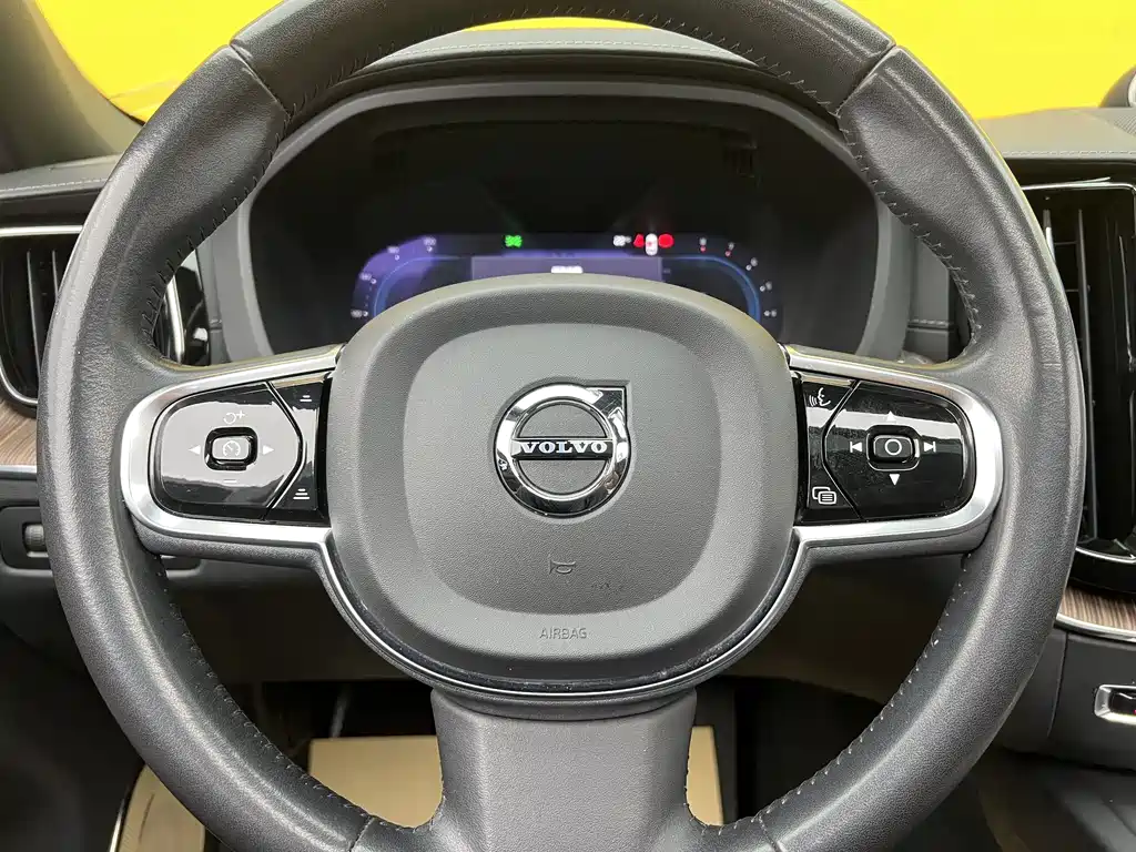 Volvo Volvo XC60 2022 B5 AWD Momentum 2022 - thumbnail 10